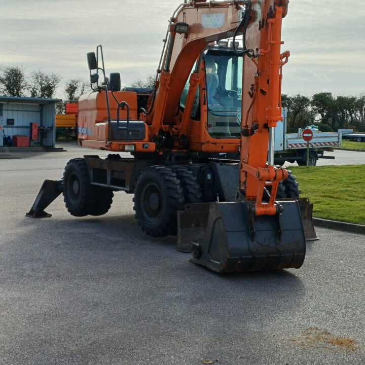 Pelle sur Pneus DOOSAN DX 140 W (P 2A-L)