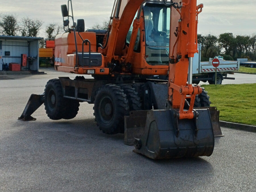 Pelle sur Pneus DOOSAN DX 140 W (P 2A-L)
