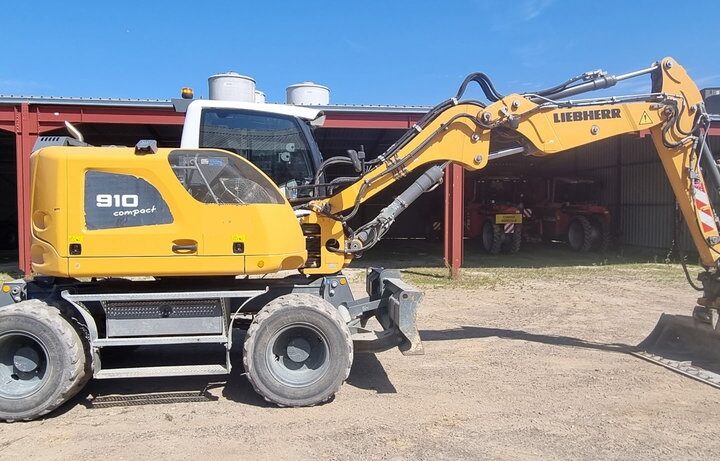 Pelle sur pneus LIEBHERR R 910 "Compacte"