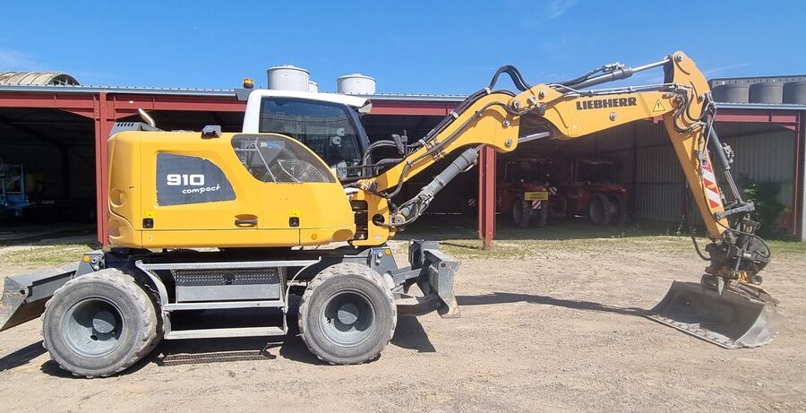 Pelle sur pneus LIEBHERR R 910 "Compacte"