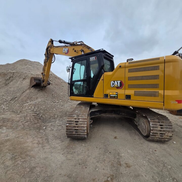 Pelle sur chaînes CATERPILLAR 323 LN