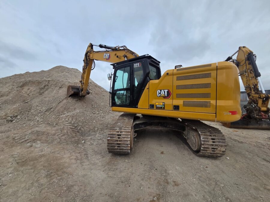 Pelle sur chaînes CATERPILLAR 323 LN
