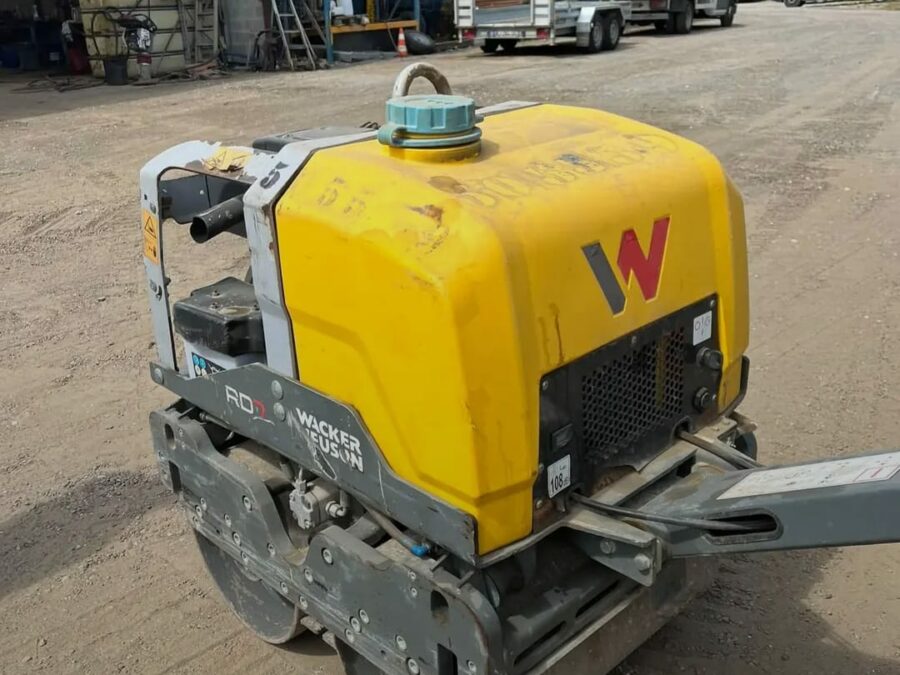 Compacteur BOMAG B W 100